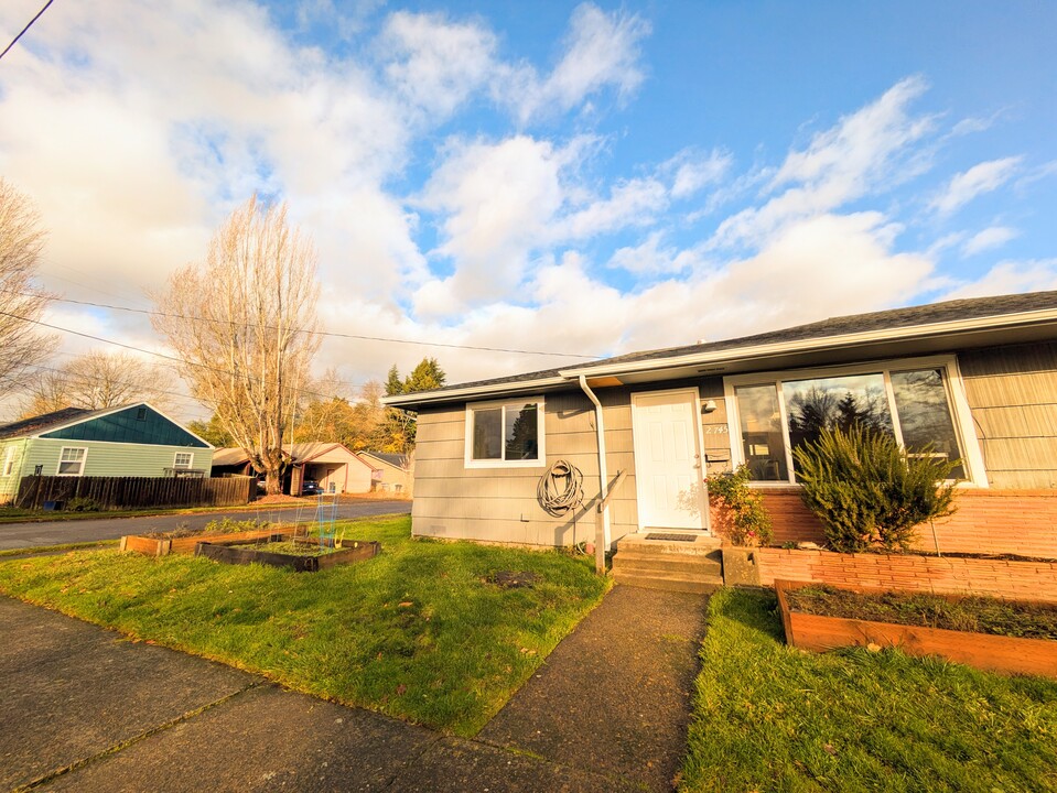 2735 NW Lincoln Ave, Unit 2745 in Corvallis, OR - Building Photo