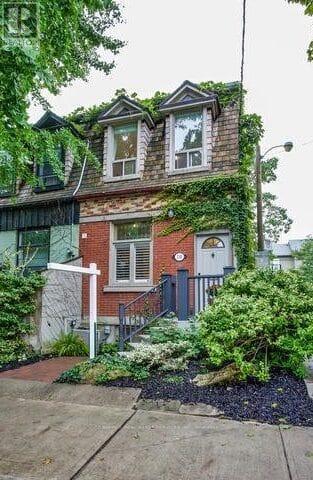 110 Hamilton St in Toronto, ON - Building Photo