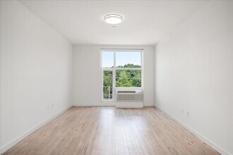 550 Halstead Ave in Harrison, NY - Building Photo - Building Photo