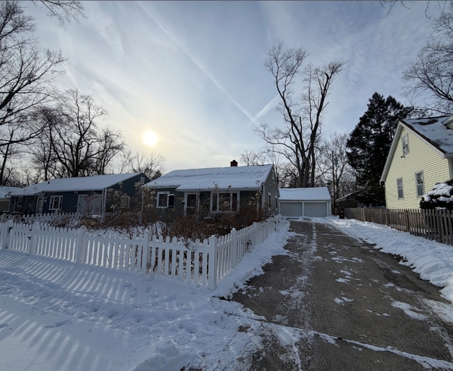 1101 S Cottage Grove Ave in Urbana, IL - Building Photo - Building Photo