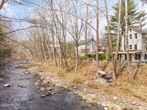 144 Sawkill Ave in Milford, PA - Foto de edificio - Building Photo