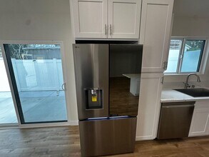 15950 Cohasset in Los Angeles, CA - Building Photo - Building Photo