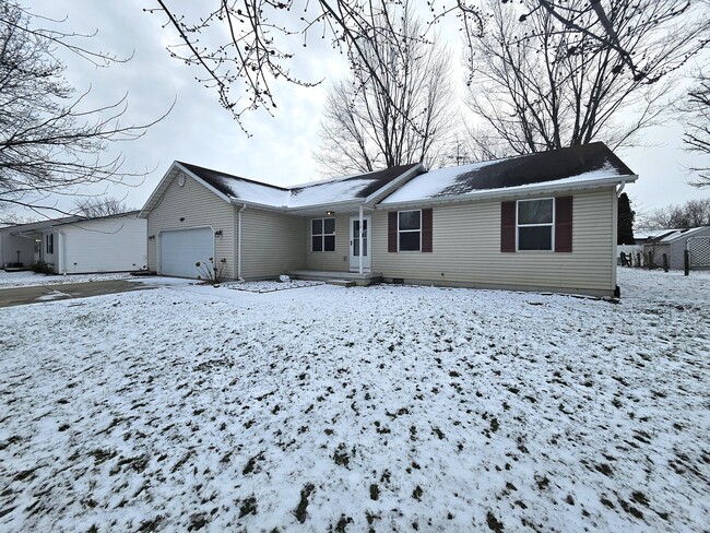 101 Andrew Ct E in London, OH - Building Photo - Building Photo