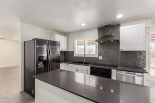 5807 S Palm Dr in Tempe, AZ - Building Photo