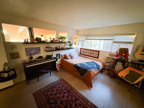 6925 Snake Rd in Oakland, CA - Foto de edificio - Building Photo