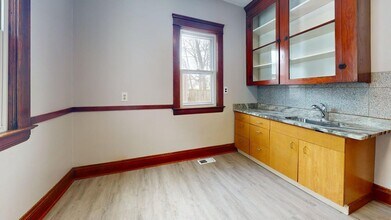 6714 Ottawa Rd in Cleveland, OH - Foto de edificio - Building Photo