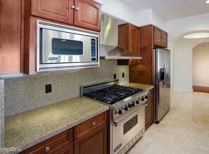 1000 Granville Ave in Los Angeles, CA - Foto de edificio - Building Photo