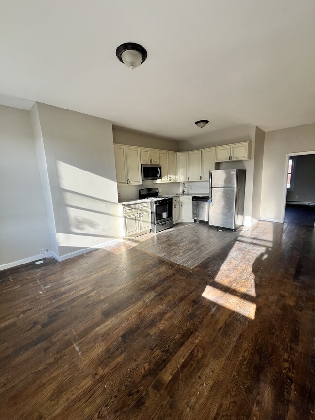 166 Armstrong Ave in Jersey City, NJ - Building Photo - Building Photo