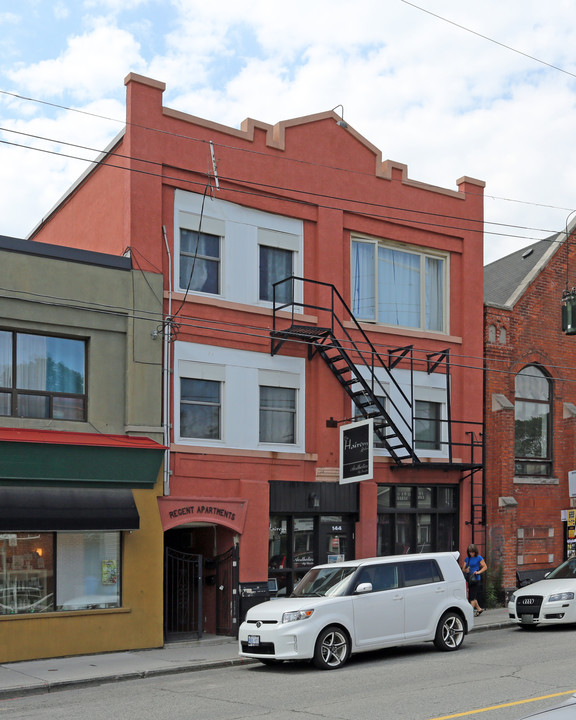 Regent Apartments in Hamilton, ON - Building Photo