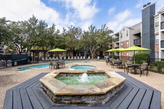 Wimbledon Oaks in Arlington, TX - Foto de edificio - Building Photo