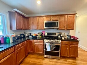 253 Brown St in Waltham, MA - Building Photo - Building Photo