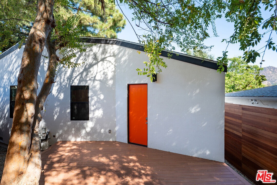 3427 Bonnie Hill Dr in Los Angeles, CA - Building Photo