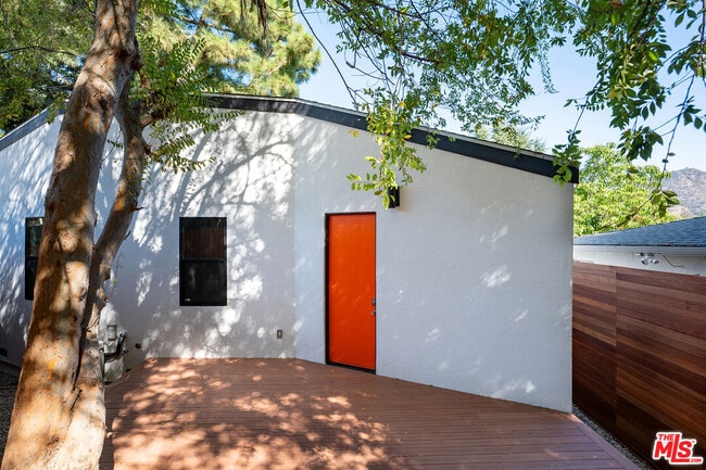 property at 3427 Bonnie Hill Dr