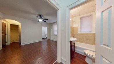 Chester Lynne Apartments in Philadelphia, PA - Building Photo - Interior Photo