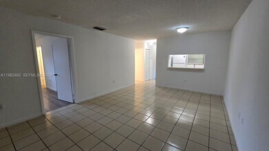 13950 NE 4th Ave in North Miami, FL - Building Photo - Building Photo