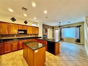 11233 Newbury Hills Ave in Las Vegas, NV - Building Photo - Building Photo