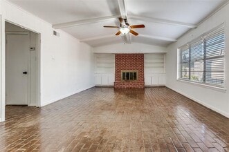 7621 Dentcrest Dr in Dallas, TX - Foto de edificio - Building Photo