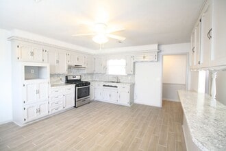 1104 N Woodcrest Dr in Midwest City, OK - Building Photo - Building Photo