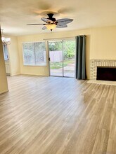 11195 Madrigal St in San Diego, CA - Foto de edificio - Building Photo