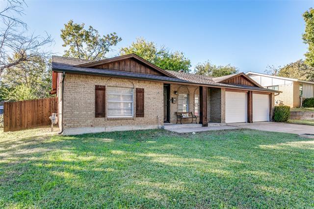 1017 Meadowbrook Dr in Grapevine, TX - Building Photo