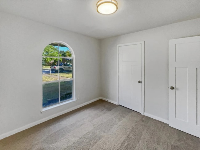 1746 Whiteoak Dr in Garland, TX - Foto de edificio - Building Photo