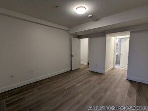 1079 Commonwealth Ave in Boston, MA - Building Photo - Building Photo