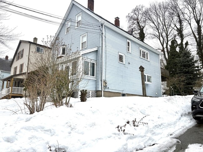 74 Vernon St, Unit Unit 1 in Wakefield, MA - Building Photo - Building Photo