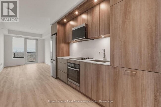 60 Central Park Roadway in Toronto, ON - Building Photo - Building Photo