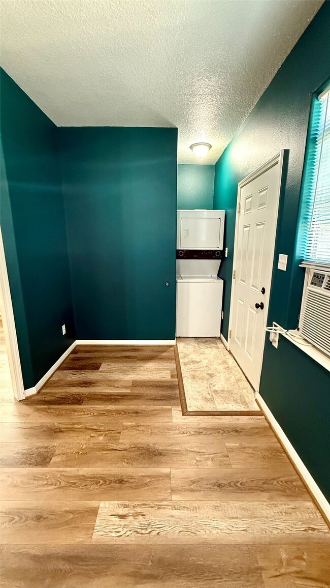 property at 502 W Lang St