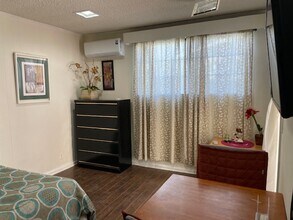 15340 Hart St, Unit ComfyStudio in Van Nuys, CA - Building Photo - Building Photo