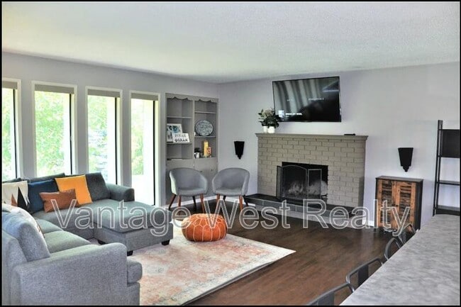 property at 4279 Lakeshore Rd