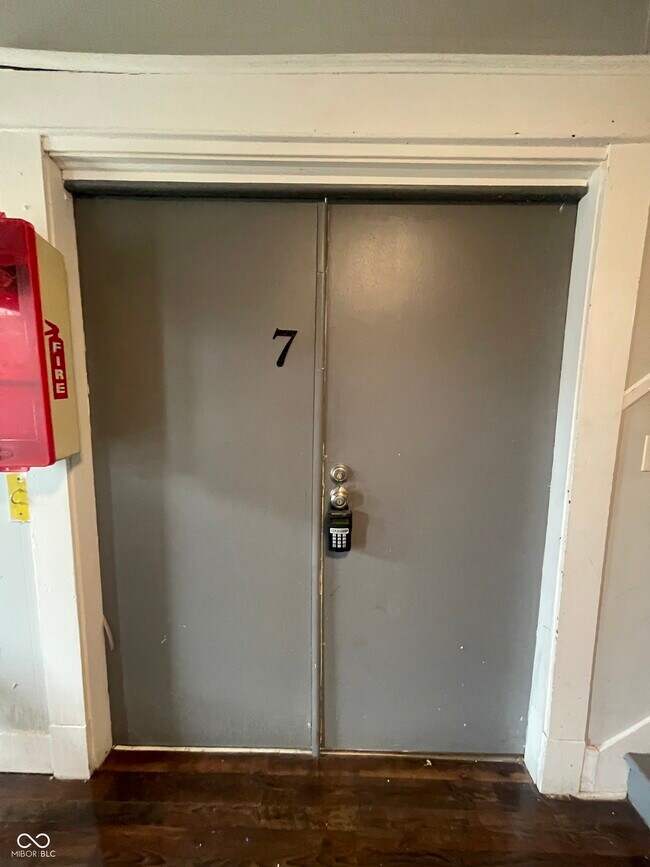 129 W Hendricks St in Shelbyville, IN - Building Photo - Building Photo