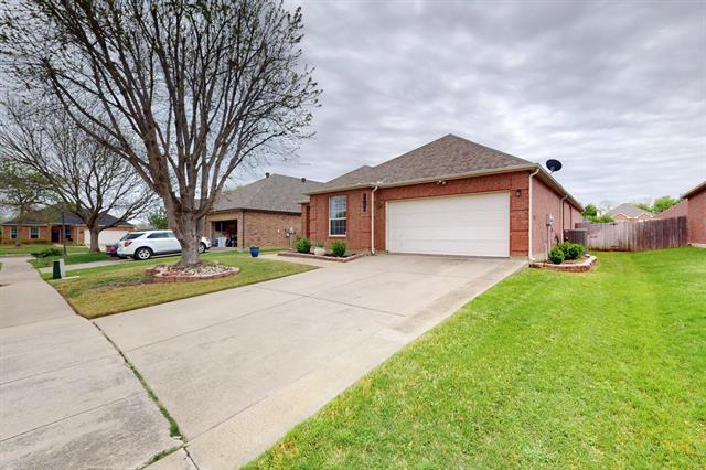 1936 Silver Leaf Dr in Little Elm, TX - Building Photo