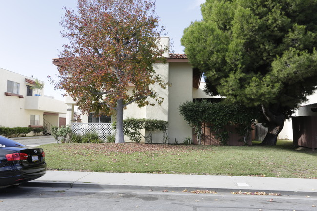 18921 Valley Cor in Huntington Beach, CA - Building Photo - Building Photo