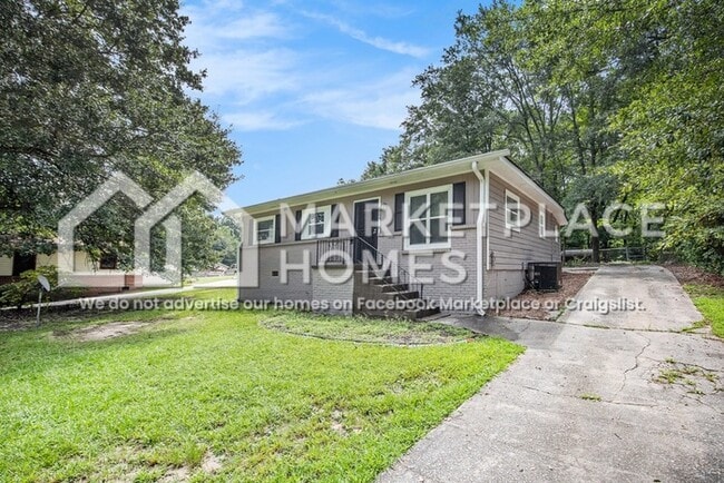 4854 Flat Shoals Rd in Union City, GA - Building Photo - Building Photo