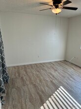 218 Woodrow Ave, Unit B in Bakersfield, CA - Building Photo - Building Photo