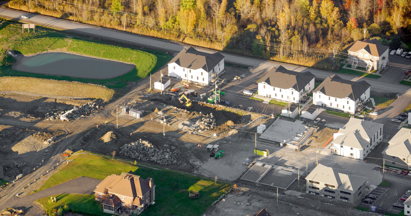 Chemin de l'Horizon, Waterloo in Waterloo, QC - Building Photo