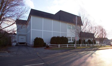 319 Main St in Hyannis, MA - Building Photo - Building Photo