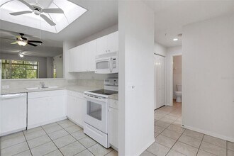 4640 Tower Hill Ln in Sarasota, FL - Building Photo - Building Photo