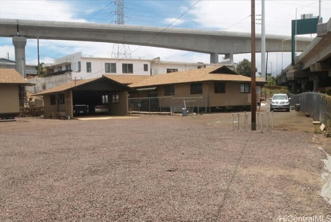 667 Kamehameha Hwy in Pearl City, HI - Building Photo - Building Photo