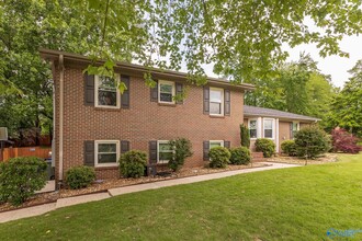 7408 Hickory Hill Ln SE in Huntsville, AL - Foto de edificio - Building Photo