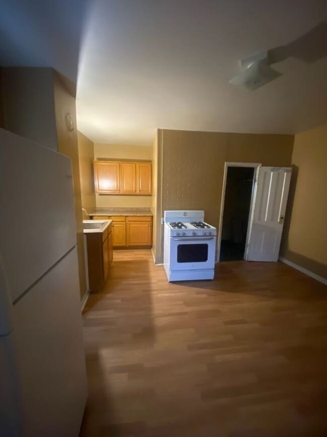 property at 1938 W Rogers St