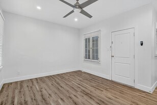 405 W 3rd St in Long Beach, CA - Building Photo