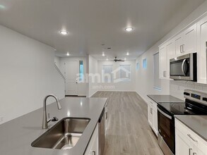 23511 E 2nd Pl in Aurora, CO - Foto de edificio - Building Photo