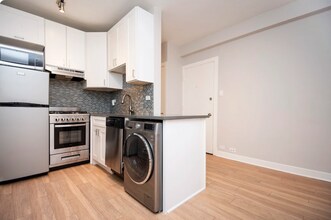 537 W Belmont Ave, Unit 511-4 in Chicago, IL - Building Photo - Building Photo