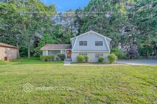 2360 Sandgate Rd SW in College Park, GA - Building Photo