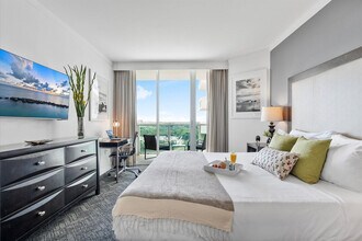 2889 McFarlane Rd in Miami, FL - Building Photo - Building Photo