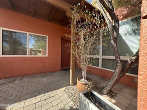 6255 N Camino Pimeria Alta in Tucson, AZ - Building Photo - Building Photo