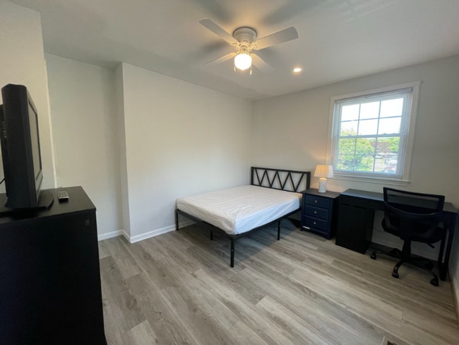 4199 University Dr in Fairfax, VA - Building Photo - Building Photo