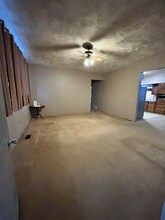 251 1st Ave S in Nitro, WV - Foto de edificio - Building Photo